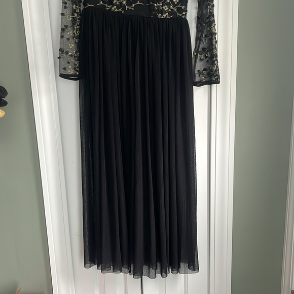 Black embroidered dress with tulle - Picture 2 of 2